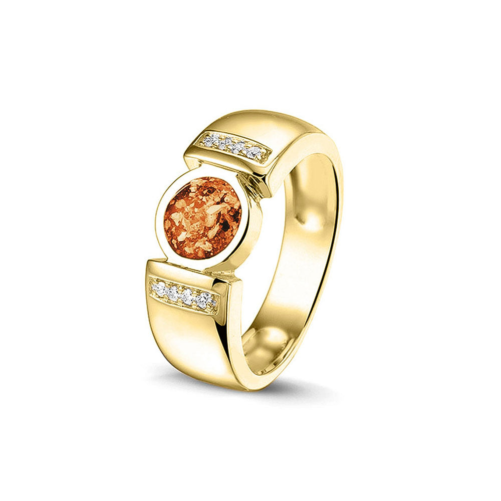 Ring 6 mm uit onze serie gedenksieraden, waar zichtbaar as of haar verwerkt wordt in het ronde ornament geflankeerd door acht stuks zirkonia's of diamanten naar keuze. Orange