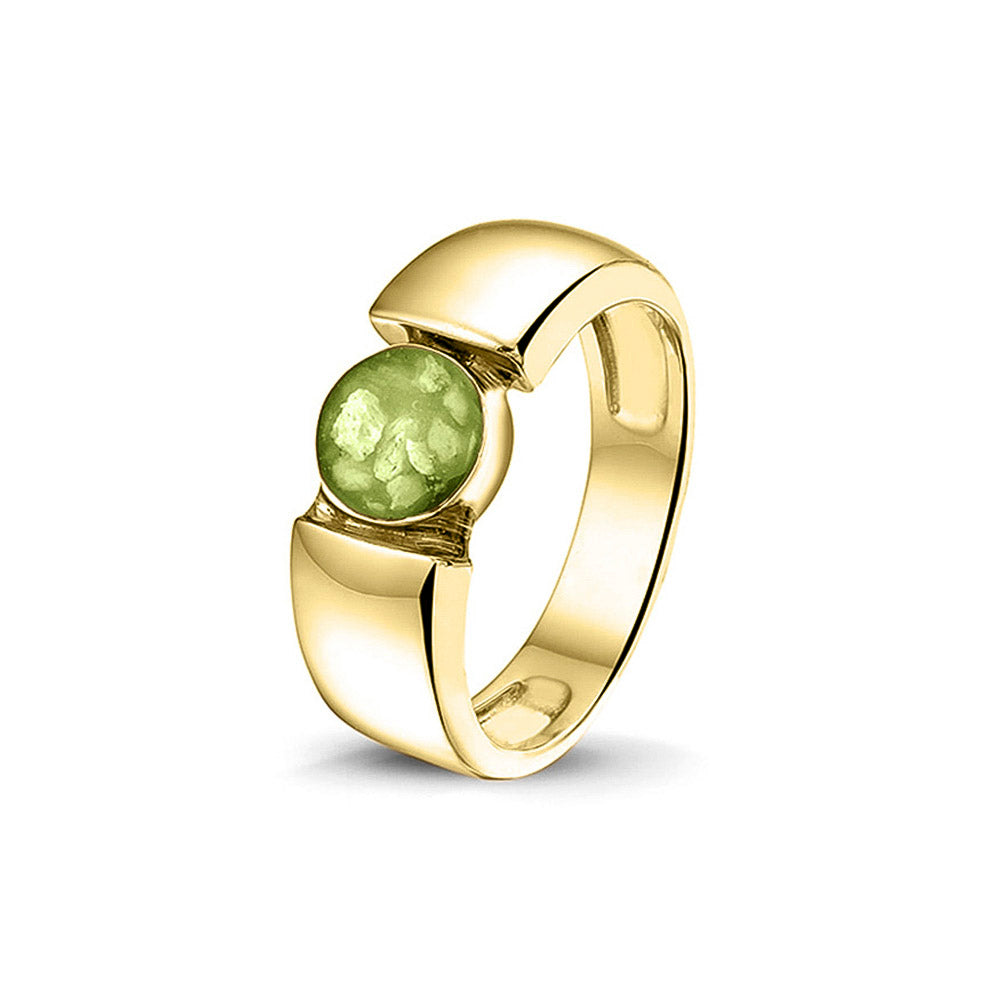Ring 7.5 mm uit onze serie gedenksieraden, waar zichtbaar as of haar (of eventueel melktandjes of moedermelk) verwerkt wordt in het ronde ornament. Green