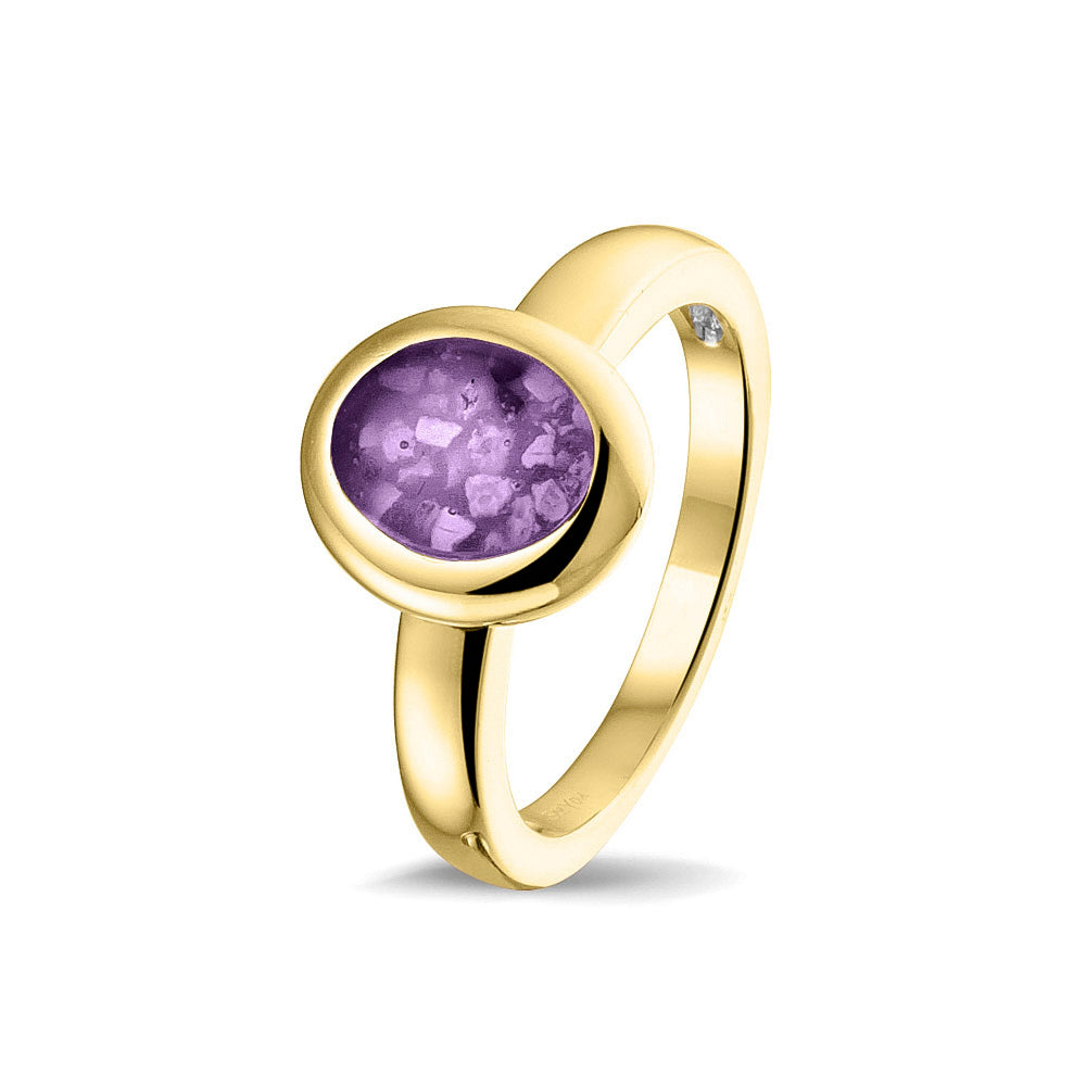 Gedenksieraad, gladde ring 3 mm waar aan de ovale bovenzijde zichtbaar as of haar (of eventueel melktandjes of moedermelk) verwerkt wordt. Purple