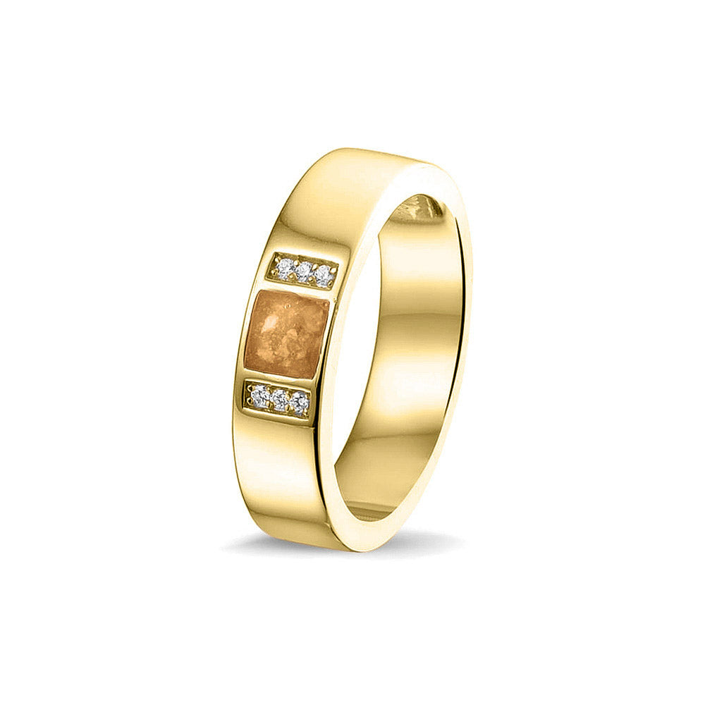 Ring uit onze serie gedenksieraden, waar zichtbaar as of haar verwerkt wordt in twee separate compartimenten geflankeerd door zes stuks zirkonia's of diamanten naar keuze. Gold