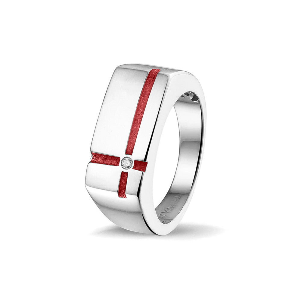 Ring als gedenksieraad 10 breed met twee strepen gescheiden door een zirkonia aan de voorzijde, waar as of haar  in verwerkt wordt. Red