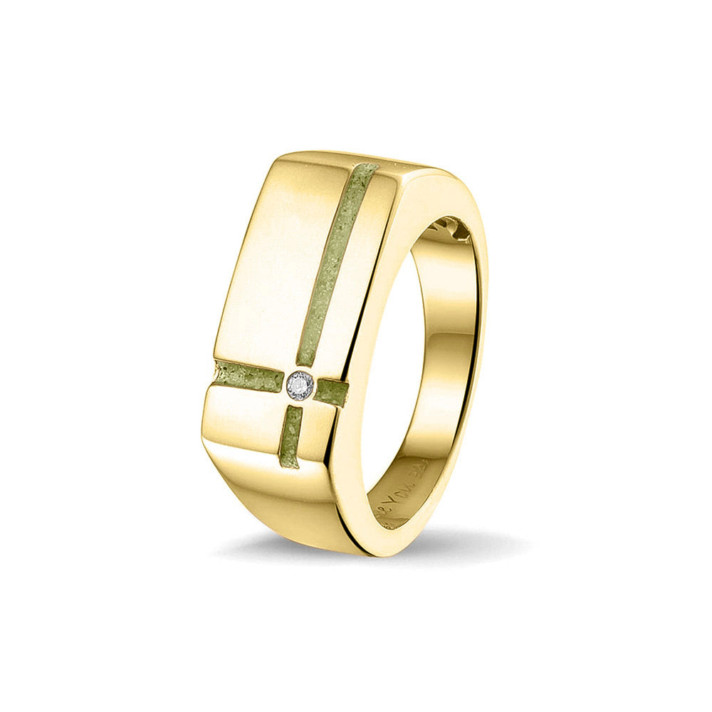 Ring als gedenksieraad 10 breed met twee strepen gescheiden door een zirkonia aan de voorzijde, waar as of haar  in verwerkt wordt. Olive