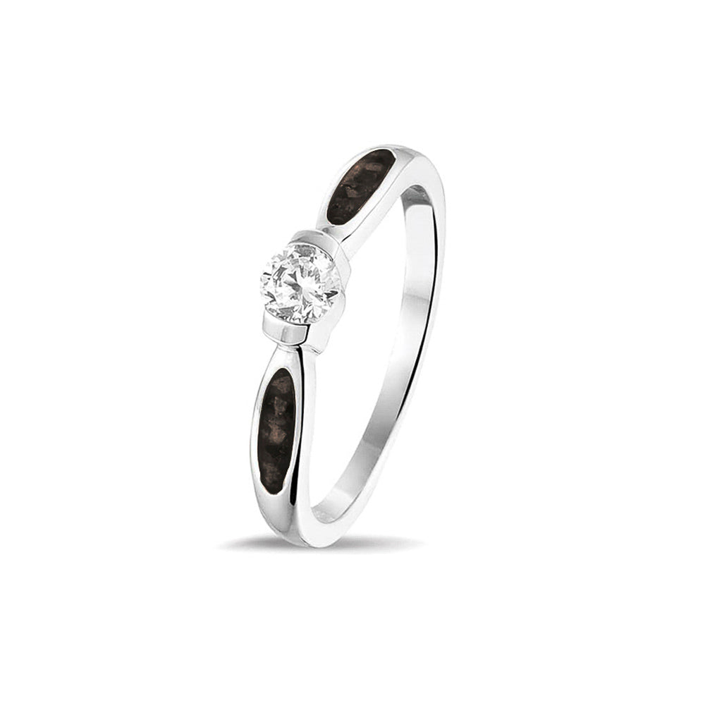  Gedenksieraad, ring 3 mm met edelsteen naar keuze, geflankeerd door twee compartimenten waar zichtbaar as of haar  in verwerkt wordt. Black