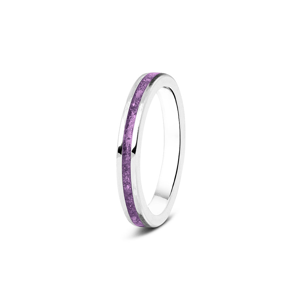 Gedenksieraad, ring 3 mm rondom zichtbaar gevuld met as of haar. Het vullen en sealen met onze speciale hars wordt in onze ambachtelijke edelsmederij gedaan. Purple