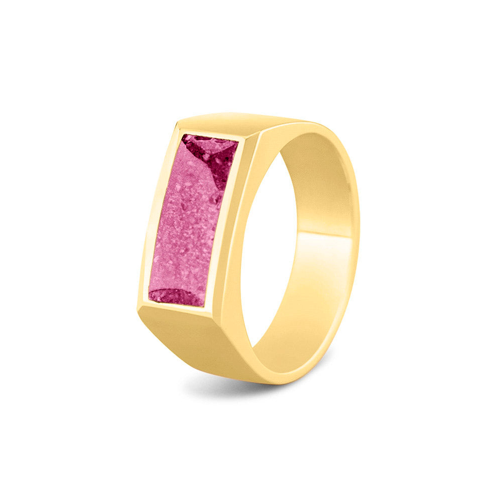 Ring als gedenksieraad  8 mm breed met een rechthoekige bovenzijde waar as of haar  in verwerkt wordt.  Fluo-Pink