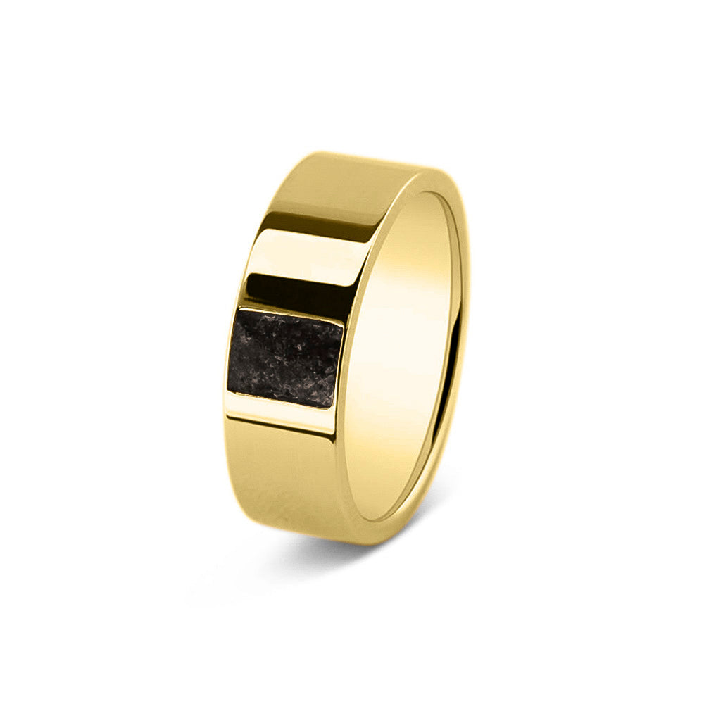 Ring als gedenksieraad 8 mm breed, glans afwerking met een rechthoekig vlak aan de voorzijde, waar as of haar  in verwerkt wordt. Black