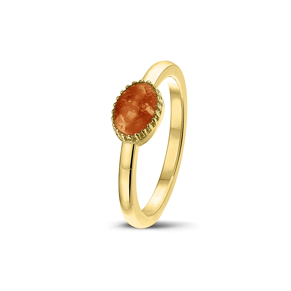 Afmeting ovaal: 8x6 mm, Ringband: 1.5 mm. Gedenksieraad, ring met een hartje er boven op , waar zichtbaar as of haar  in verwerkt wordt. Orange
