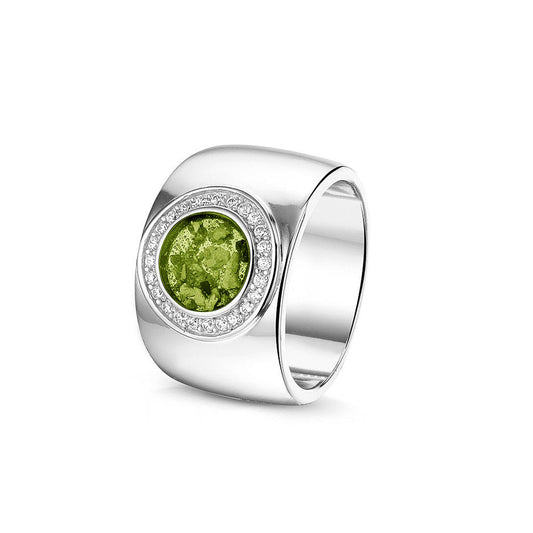 Gladde ring 8 mm uit onze serie gedenksieraden, waar aan de bovenzijde zichtbaar as of haar verwerkt wordt in een rondje, rondom gezet met zirkonia's of diamanten naar keuze. green
