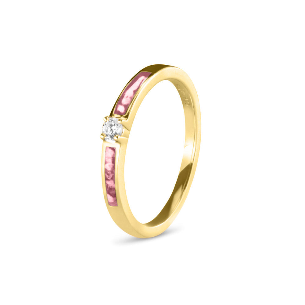 Gedenksieraad, ring 3 mm met (zirkonia of diamant), geflankeerd door twee compartimenten waar zichtbaar as of haar  in verwerkt wordt. Soft