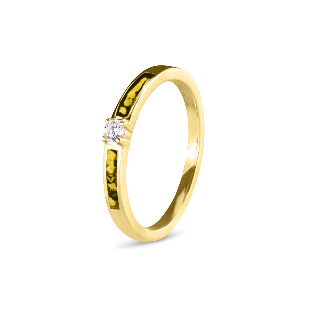 Gedenksieraad, ring 3 mm met (zirkonia of diamant), geflankeerd door twee compartimenten waar zichtbaar as of haar  in verwerkt wordt. Yellow